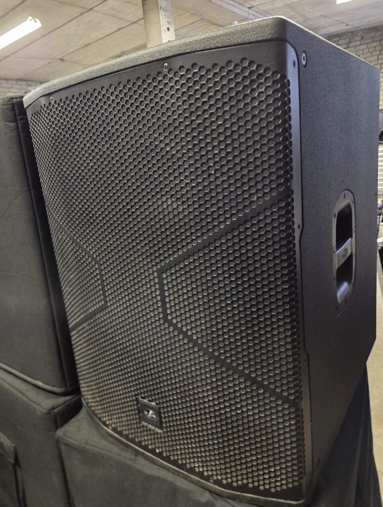 Naudota žemų dažnių kolonėlė Das Audio Vantec-18